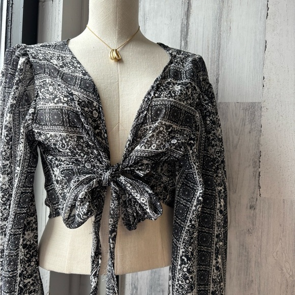 Black And White Chiffon Wrap Blouse - Picture 5 of 6